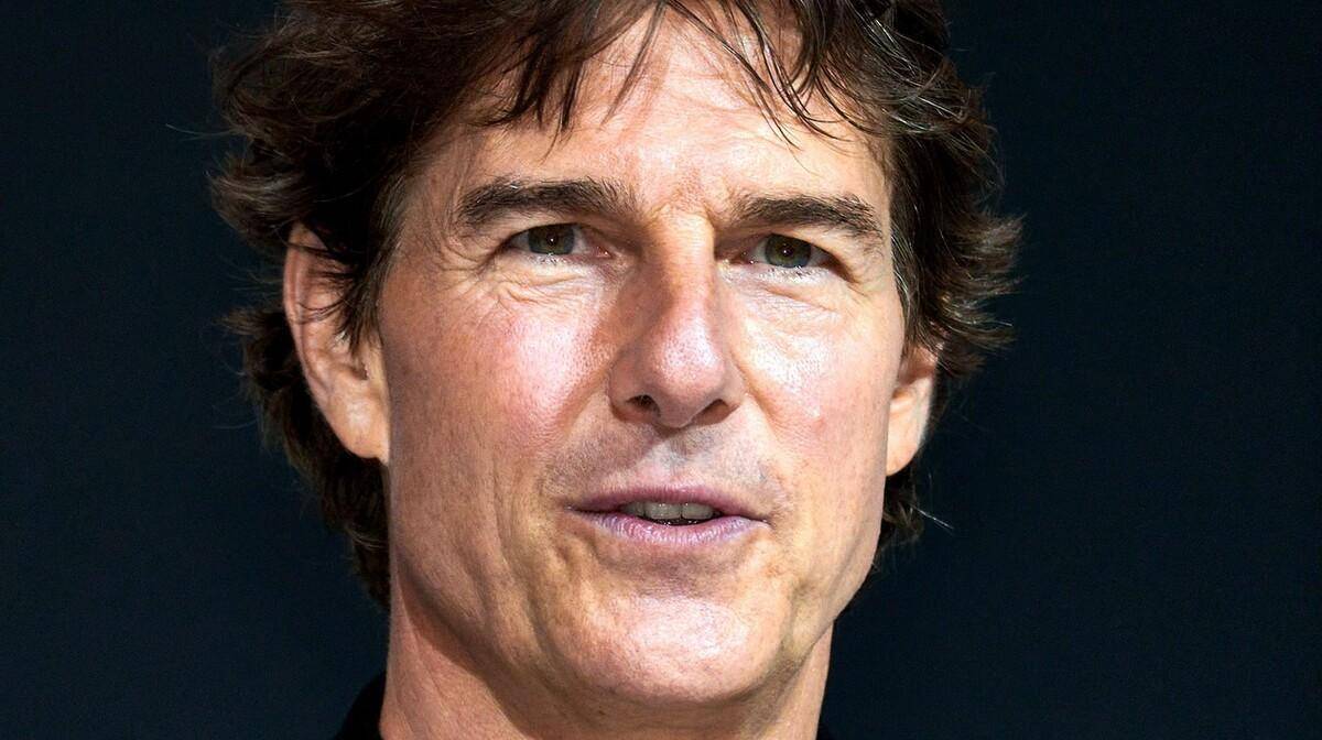 60岁阿汤哥现身伦敦,手臂肌肉粗壮,穿短袖藏不住_凯特_网友_英国的