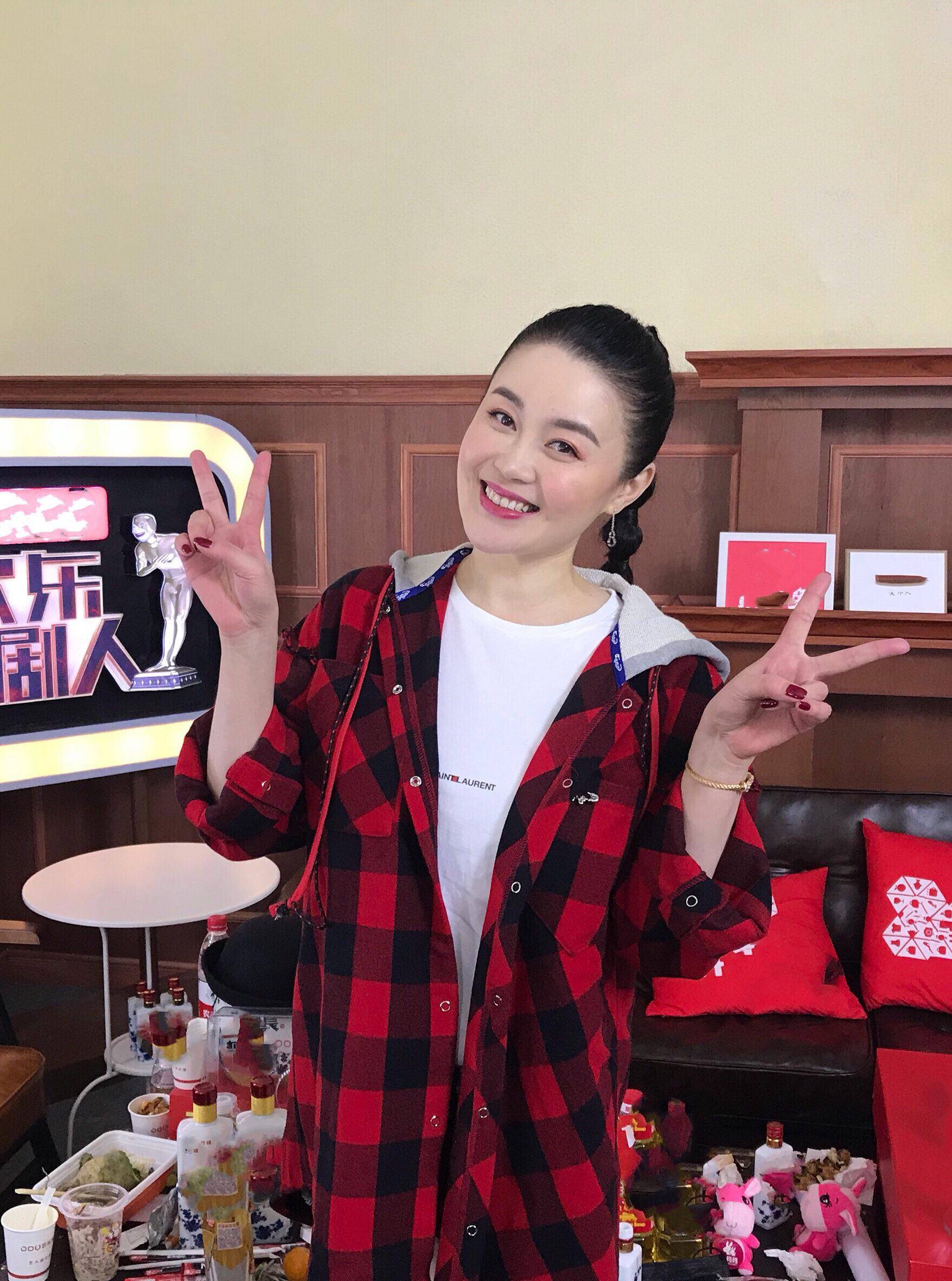 曾经有报道说她爱上了《乡村爱情》里的"小梁"黄宝鸡.