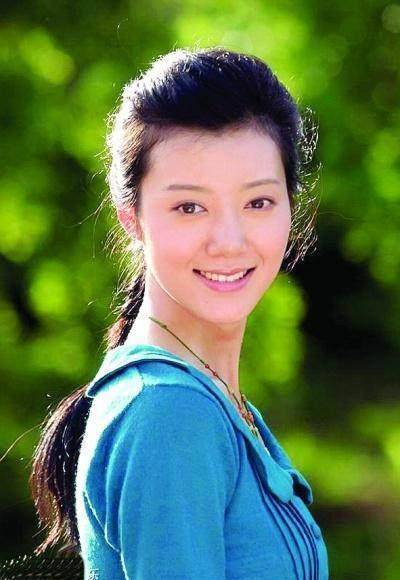 车晓的长相属于非常本分传统类的,不妖娆,也不小清新,但就是漂亮,有