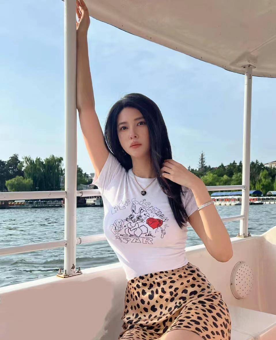 超模钟鹿纯发文送别刘晓宇!