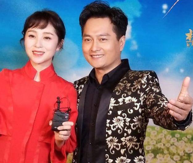 28岁因《星光大道》成名,32岁抢了别人老公,35岁活成这样_郭津彤_名气