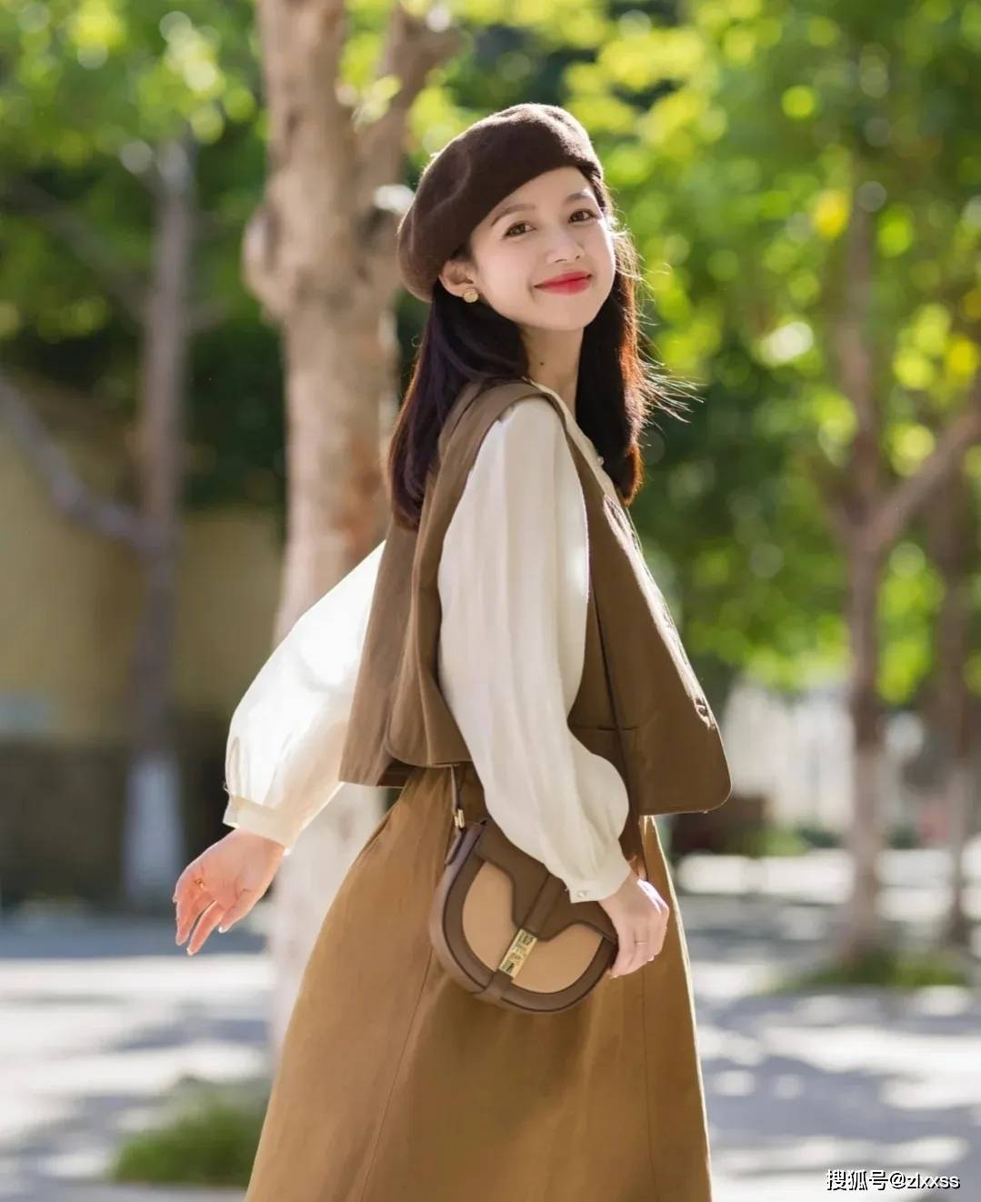 在这个浪漫,唯美的春日里,三十岁的女人们,犹如朵朵花儿般,在尽情地