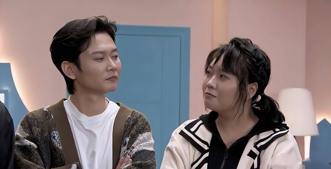 德云社孟鹤堂现身电影首映礼赞李雪琴引发热议孟哥真"受伤"_观众_大鹏