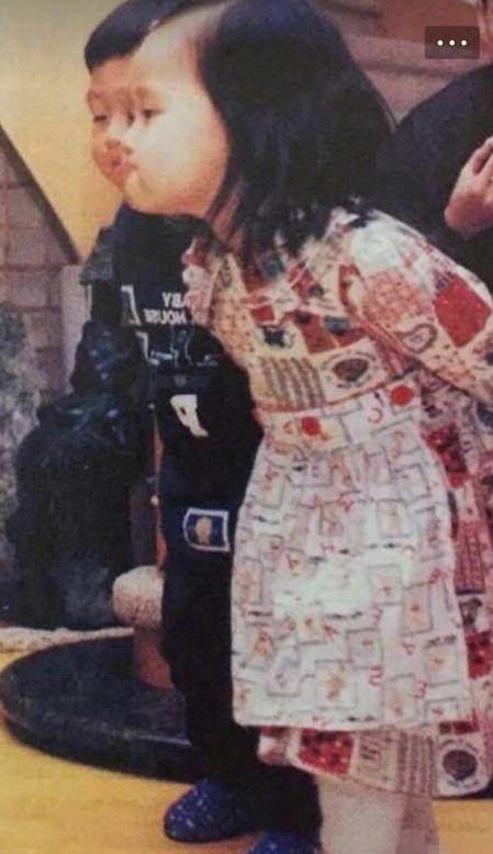 赵本山女儿小时候近照曝光，方脸大眼呆萌，十年变化天壤之别！