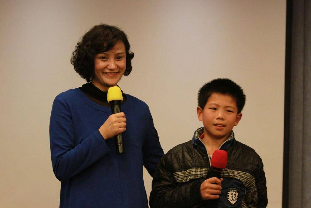 1995年,25岁的高敏与知名体育评论员苏东在美国结婚.