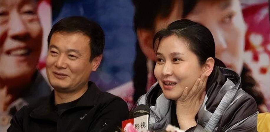 現實生活中的孫松與王滬生截然不同,他和老婆侯繼林夫妻恩愛幾十年