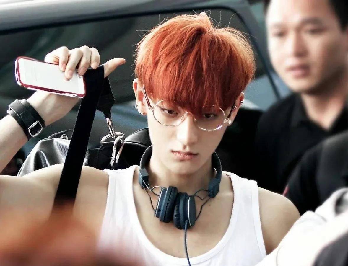 黄子韬外网晒自拍,曾经的男团成员变糙汉,浓密的胸毛抢镜_网友_徐艺洋