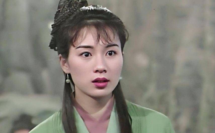 剧中的程英"一见白古误毕生",剧外的张可颐至今还没有嫁人.