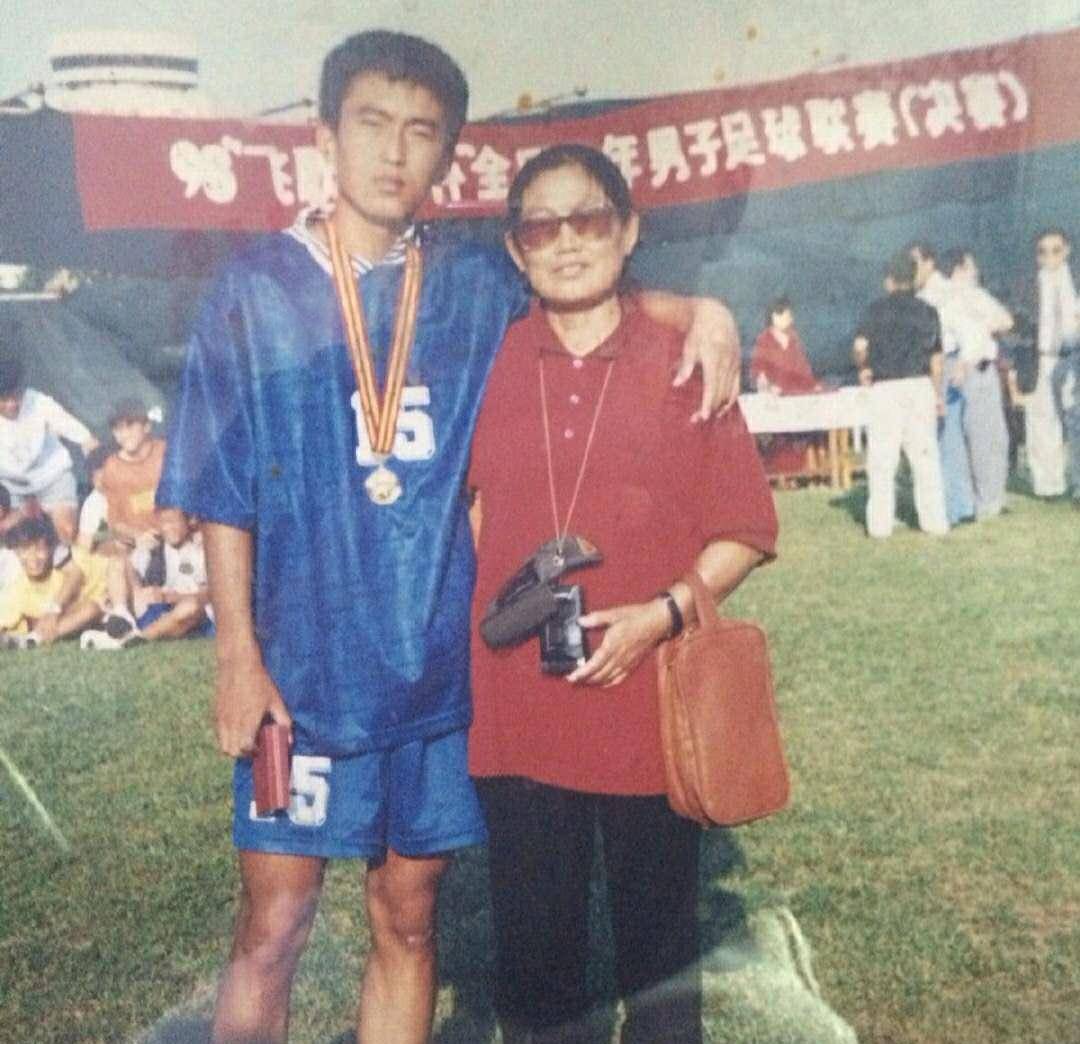 大张玉宁去意已决,上海申花想将他带到黄浦江边;李尧和杨小龙因为一些