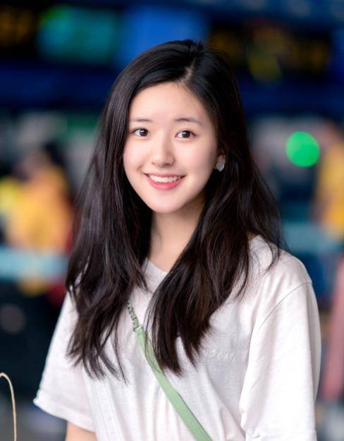 赵露思学生时代旧照曝光,截图放大看清她的五官,颜值真是逆天_造型