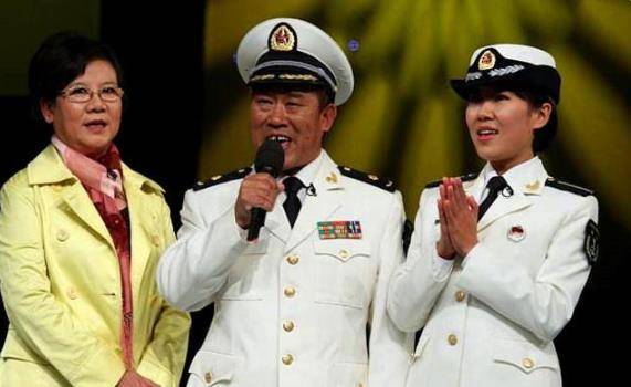 最丑反派专业户,演新人不用化妆,不仅军衔高妻女还都貌美如花_杜旭东