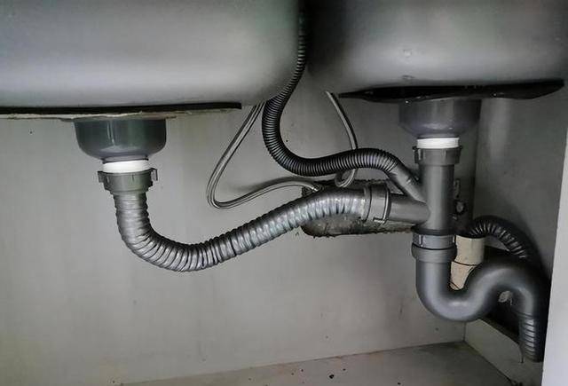 提醒大家:厨房焯菜"热水"别再倒进下水道,4个方面错的离谱_管道_开水