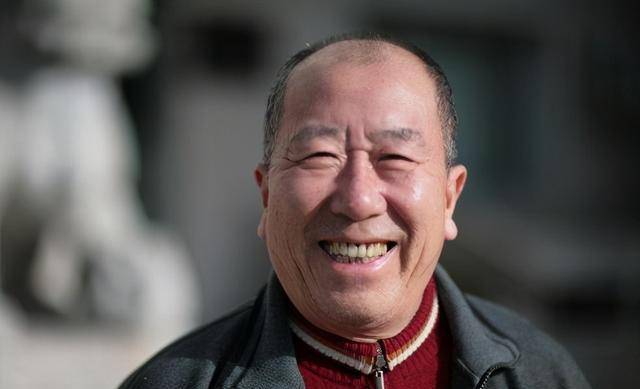 地方著名演员雷恪生:早年丧偶带俩娃,今84岁儿女丁克膝下无孙_作品