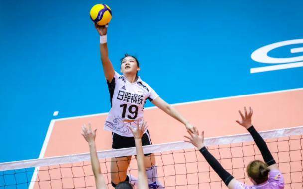 举手投足重击的她确实是收获了好名声,但是孙杰的身高也不容忽视.