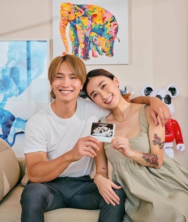 香港知名男歌手陈柏宇恩爱的妻子生下二胎,宝宝的大