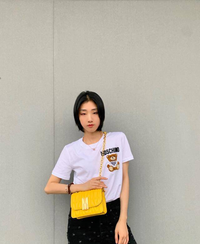 Yamy被嘲衣品太差，却被新look打脸，用乡土风上衣轻松凹出女王范（yamy被雪藏）