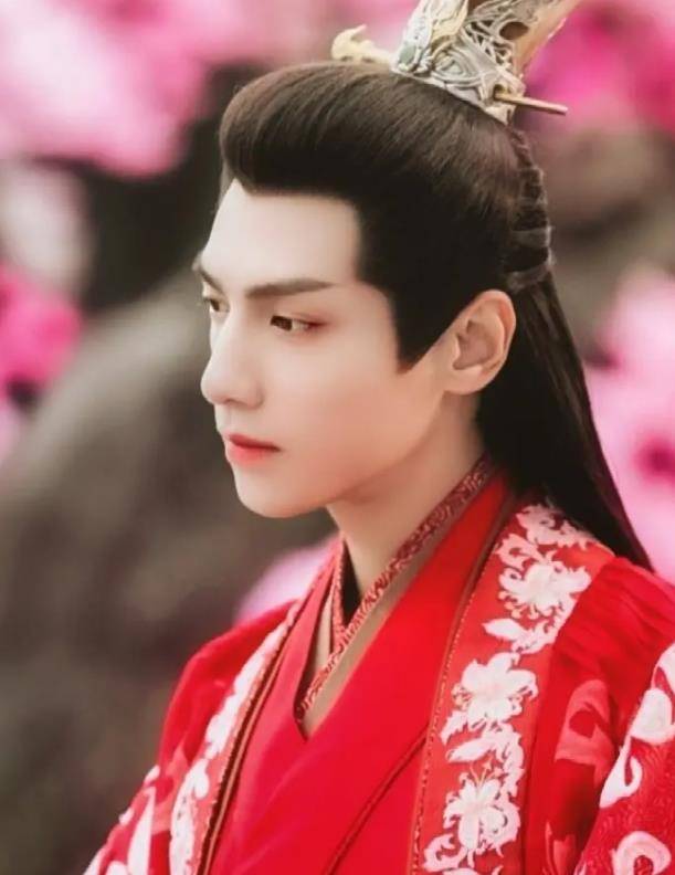 罗云熙:这是我穿红衣时,成毅:这是我穿红衣时,肖战:麻烦让让_造型