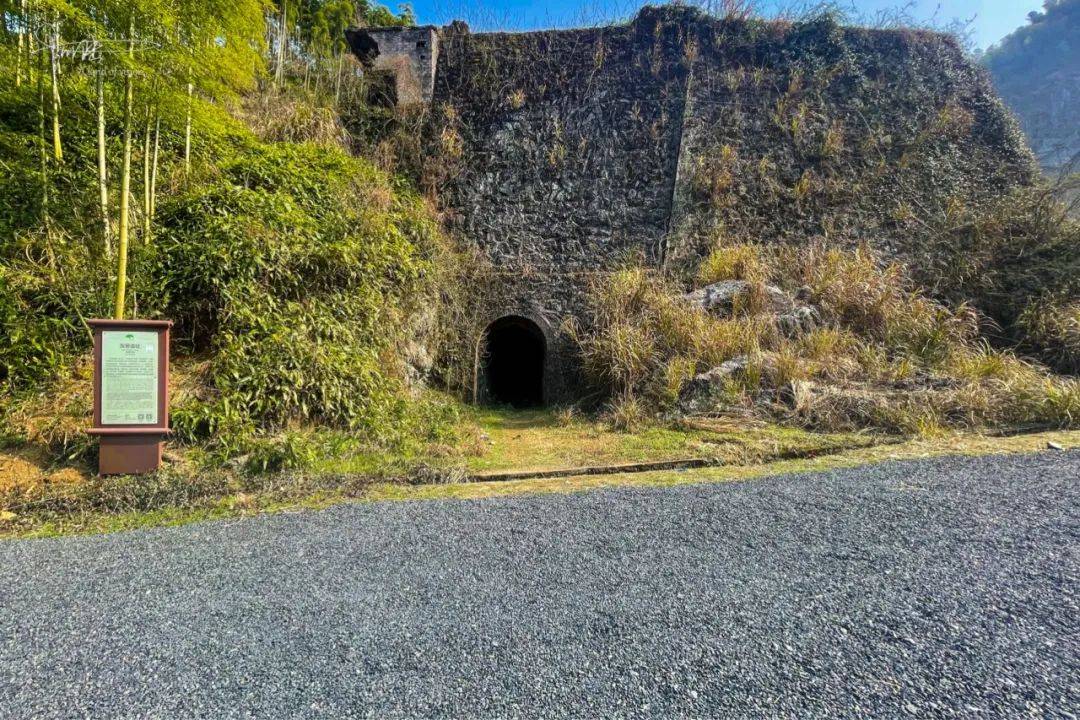 这座矿山在关停了十多年后,会蜕变成"宝藏露营胜地"呢_余村_公园_遗址