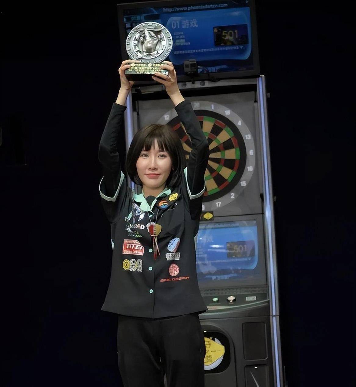 创造历史的中国飞镖冠军去世,死因不明,年仅31岁!_莫默_选手_消息