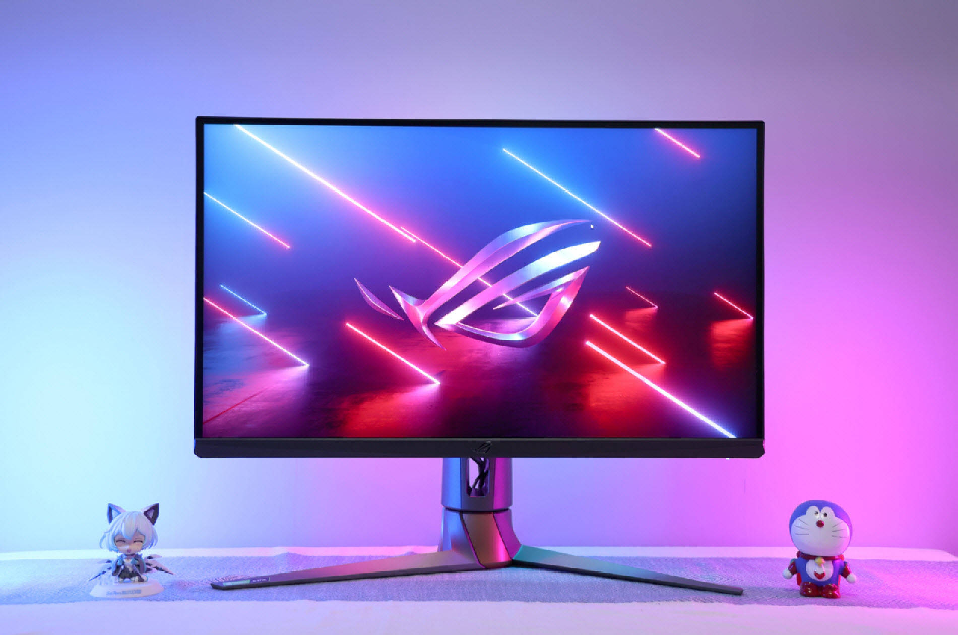 畅爽电竞首先在性能方面,rog超神27 pg27uqr电竞显示器采用了4k uhd超