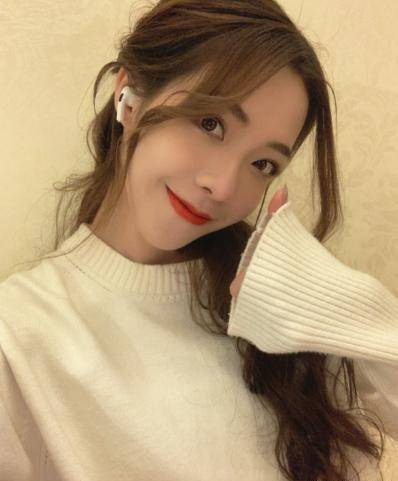 提起lol的美女解说主持,其实让人喜欢和印象深刻的应该也不少吧,毕竟