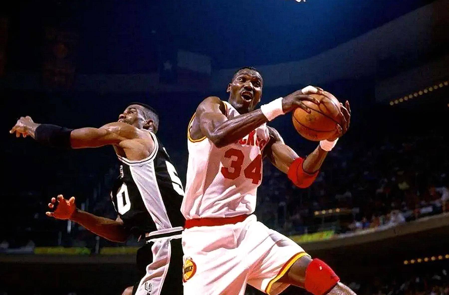 奥拉朱旺:很多球员都跟我学过梦幻脚步,但真正出师的,只有1人_投篮