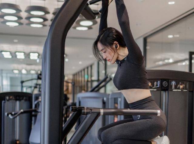 夏洛特烦恼秋雅健身照!天使的面孔,魔鬼的身材!着实让人羡慕!