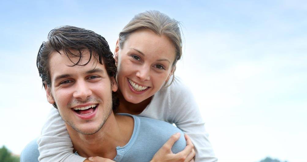 三十或是四十的女人,她们见到年轻帅气的小伙子还是会心动,有的还会