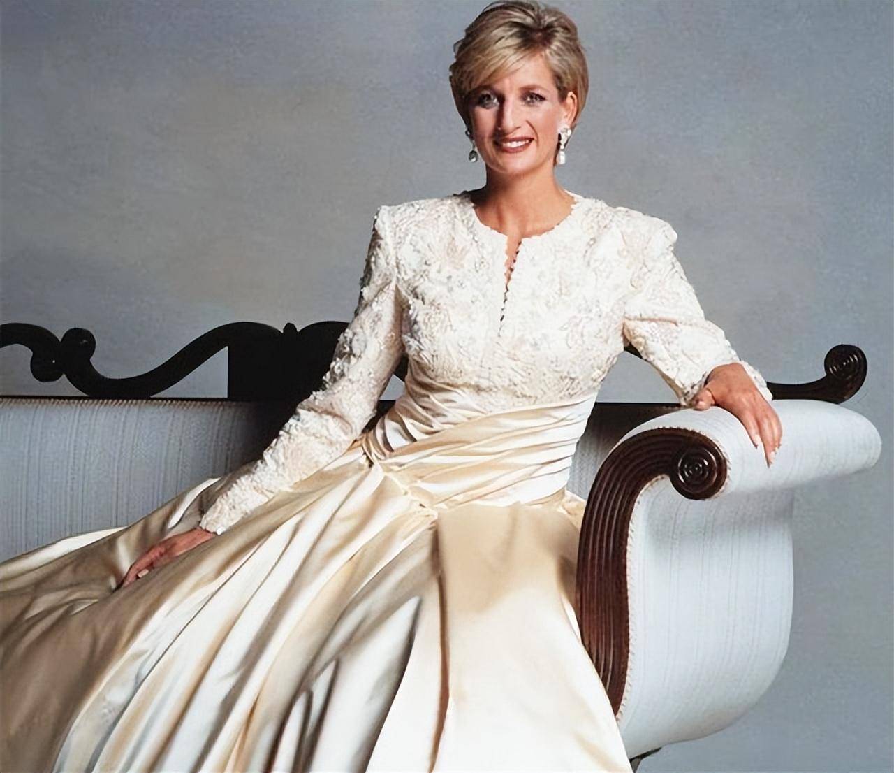 儒密录音带揭开国王的身世:怀孕时摔下楼梯;每三周亲密一次_戴安娜