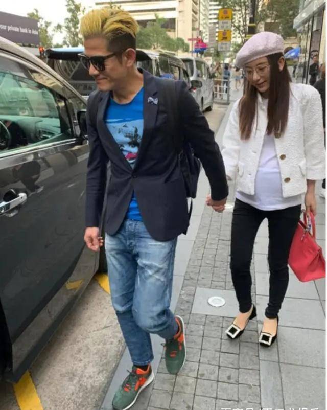在一胎出生时,他专程带着老婆和孩子回到了方媛的老家安徽,并在当地最