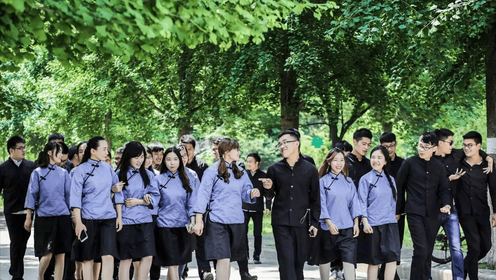 中学校服改成日系风格引热议,价格先不说,学生的爱国主义教育呢_女生