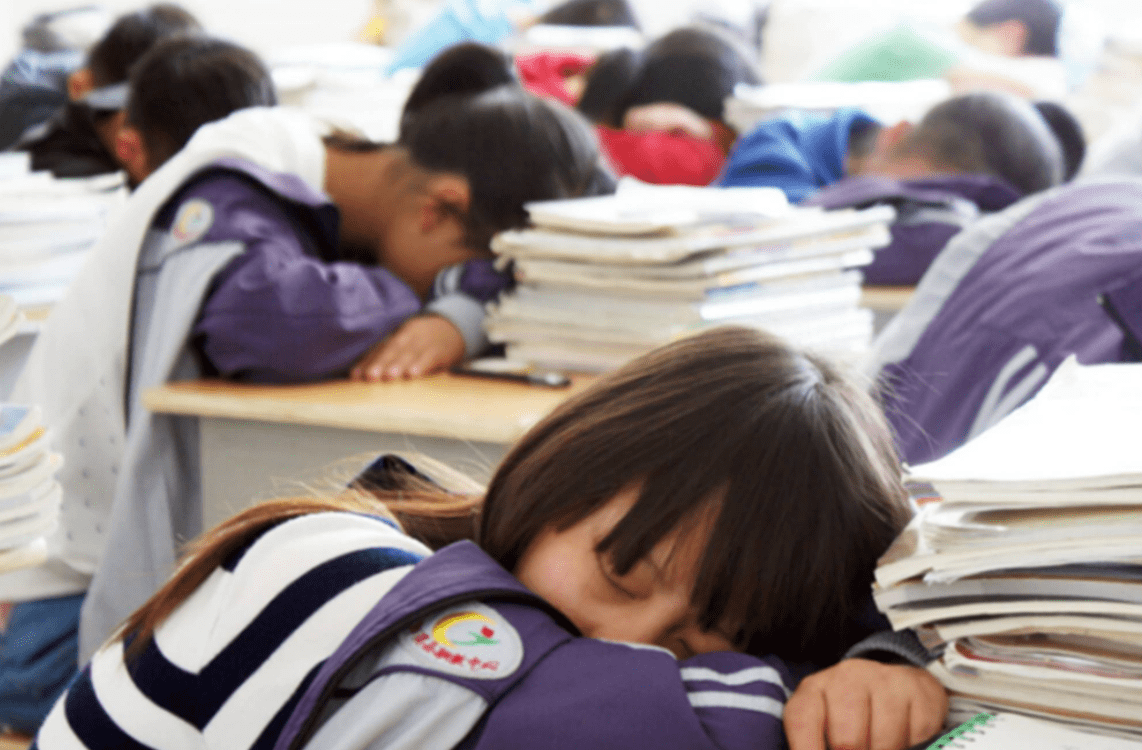 委员建议将中小学生睡眠质量纳入考核 影响中小学生睡眠不足的因素有哪些