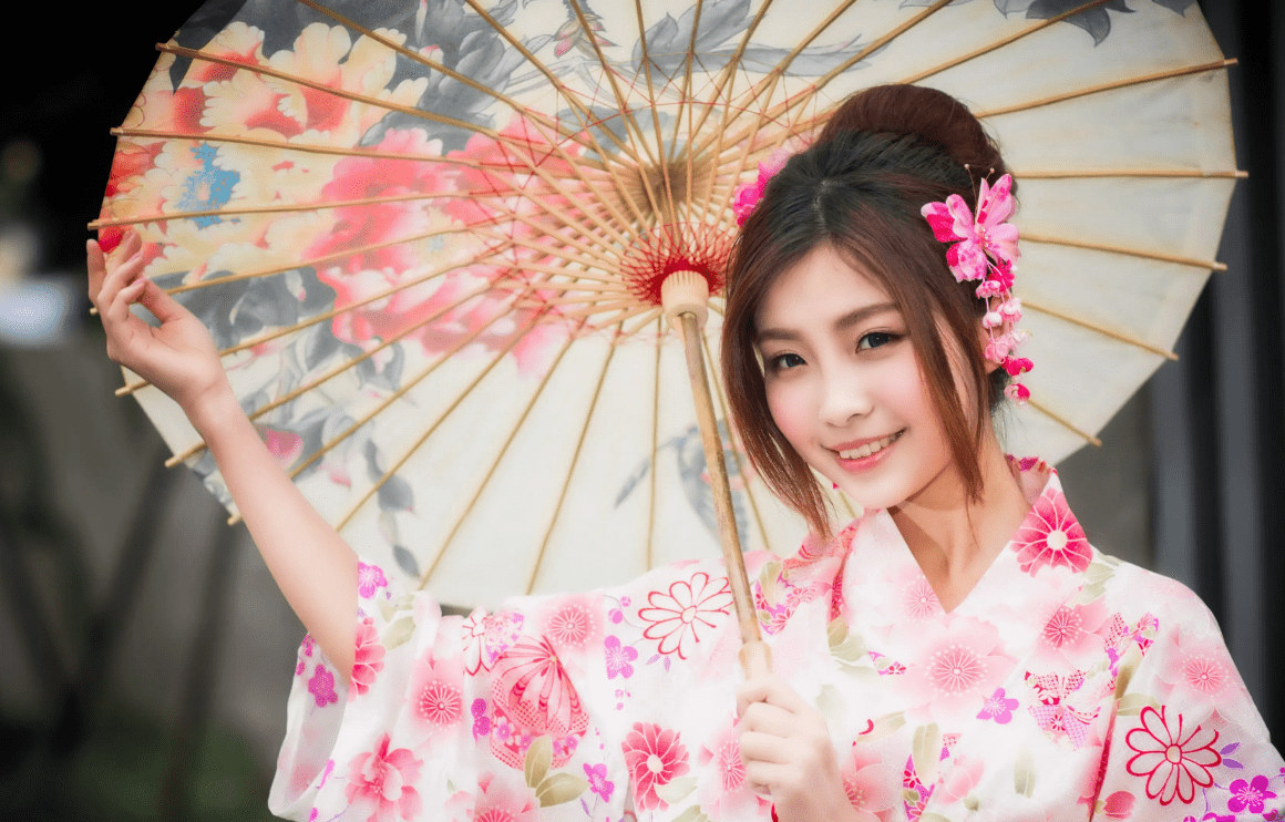 “日本”为何日本女性穿和服时不穿内衣，除了方便之外，这个原因令人尴尬