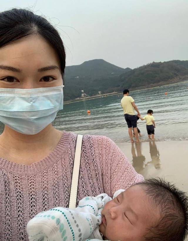 之前叶翠翠就经常在社交网站上晒近照,不论是怀孕期间还是生完三胎,看