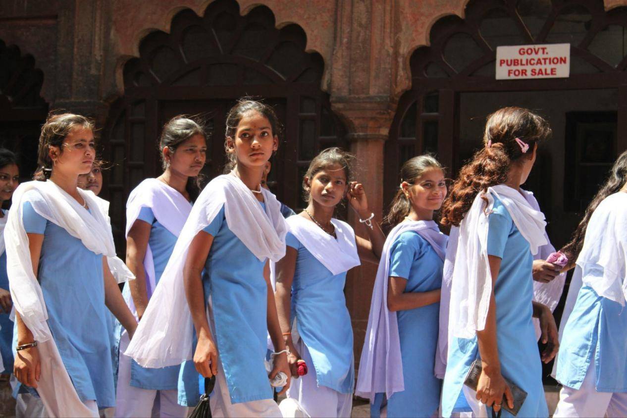 各国校服时尚对比,国外时髦,国外软萌,看到我们:谁敢说丑_女生_衬衫