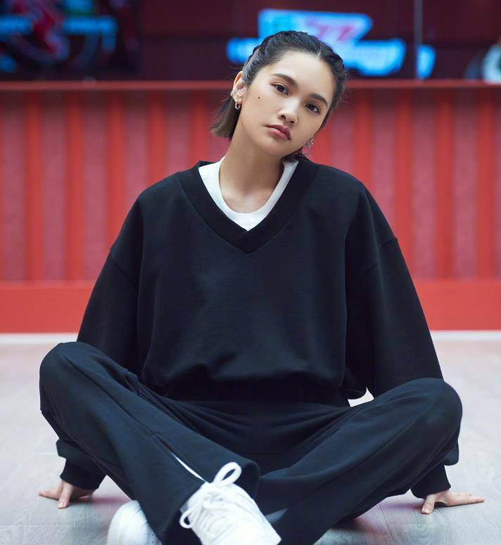 张柏芝舞台忘词得分低,队长杨丞琳"扮黑脸",点出拖后腿的事实_姐姐