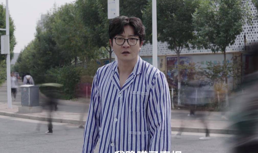 从后来的剧情中我们了解到,当年的真相是余欢水骑着摩托带着陈大壮