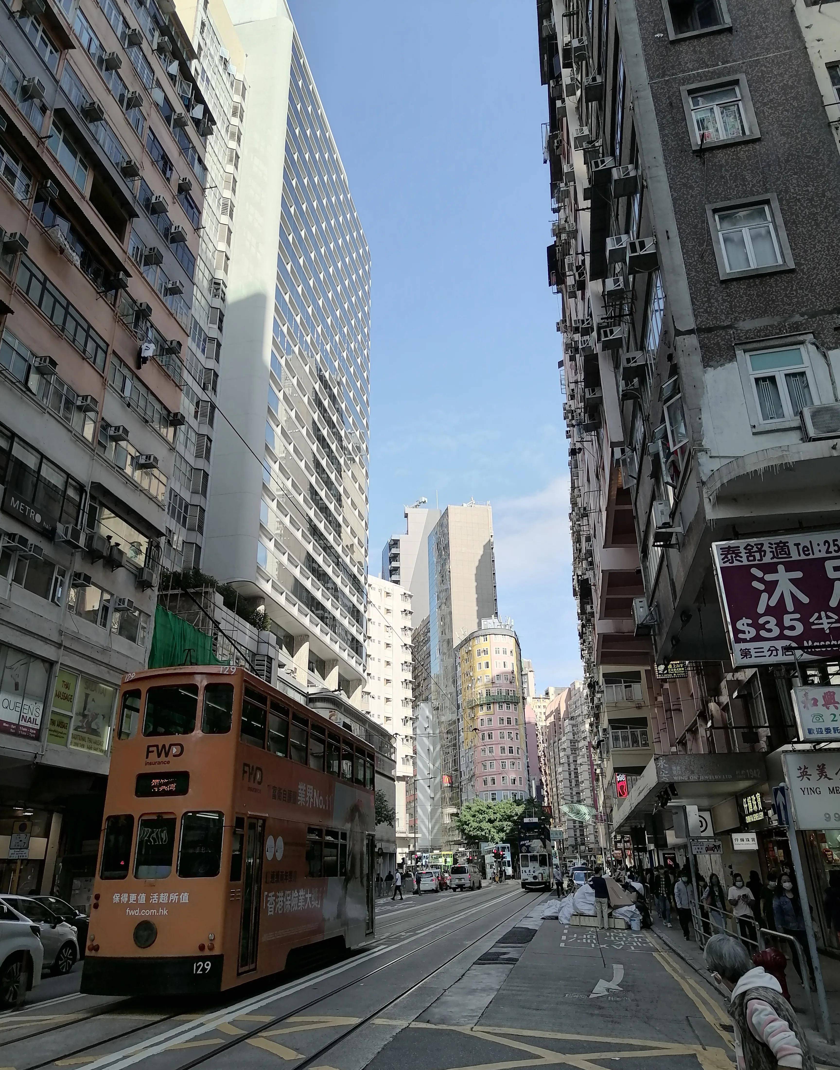 去香港这样坐天星小轮,叮叮车,山顶缆车游景点