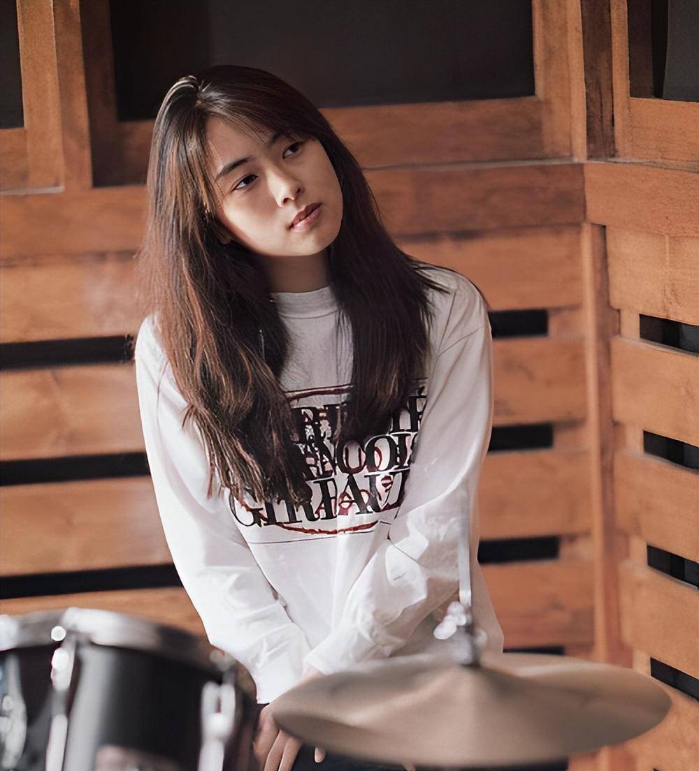 坂井泉水:她是摇滚乐里的一股"清流",她的美犹如泉水一般!