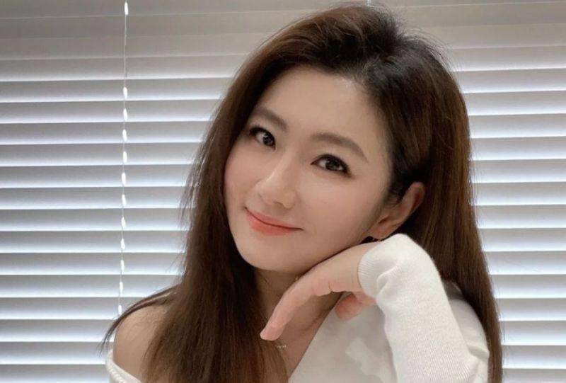 selina出道22年后进入演艺圈纯属意外!22年前出道_女儿_姐姐_爸爸