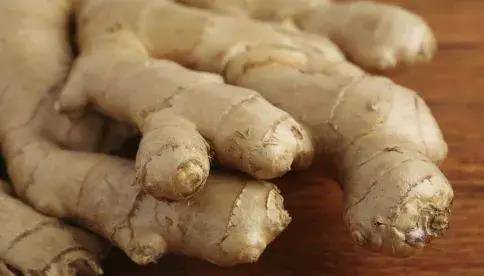 干姜手,应该是最富贵的手型,俗话说:手如干姜,家道必昌.