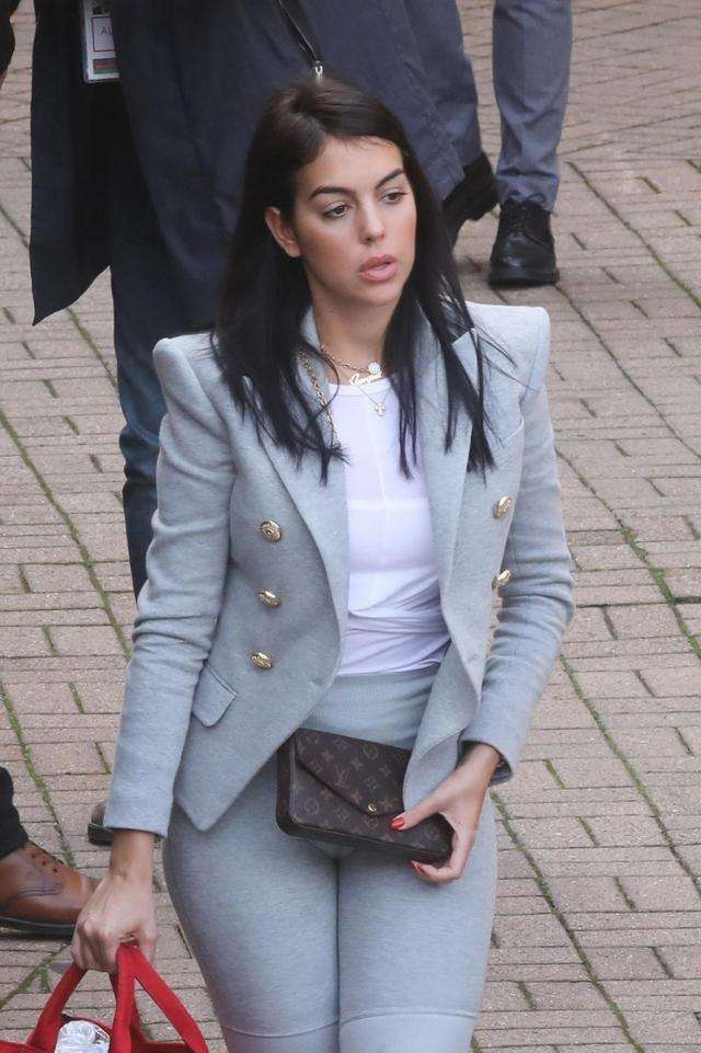 乔治娜:柜姐出身的毒贩之女,征服浪子c罗,如今珠光宝气好幸福_工作