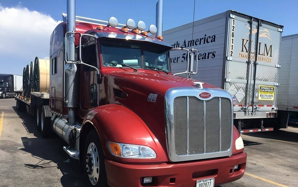 为何美国卡车车头都是长头,我国的却都是平头?哪种更好?