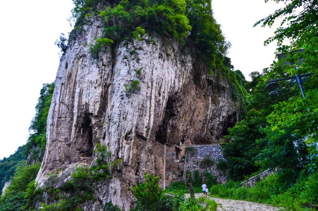 贵州深山有座宝藏山洞,居住着一户人家,给几百万都不卖