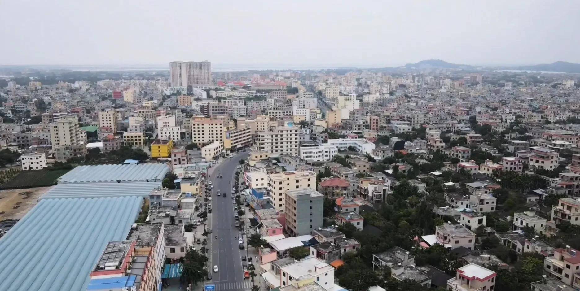 海南乐东黎族自治县的黄流镇,和其他省份乡镇相比,你觉得咋样?