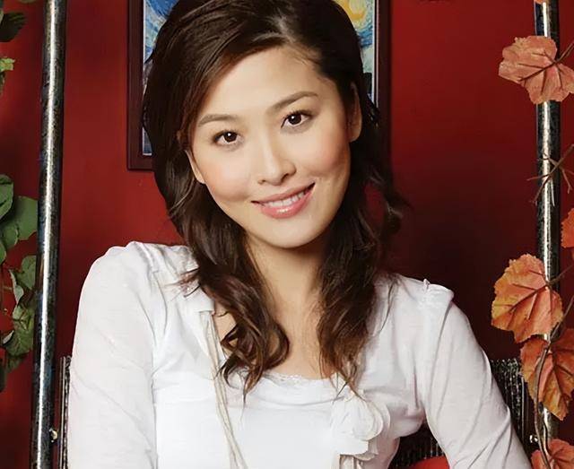 周丽淇罕晒娃,2岁儿子长高不少,傅程鹏已回内地,夫妻聚少离多_运动