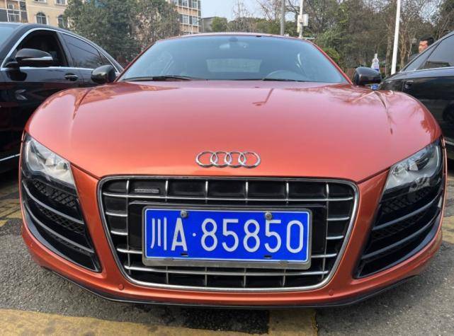 四川省眉山市一辆奥迪r8跑车将以40万起拍,车牌为川a85850_搜狐汽车