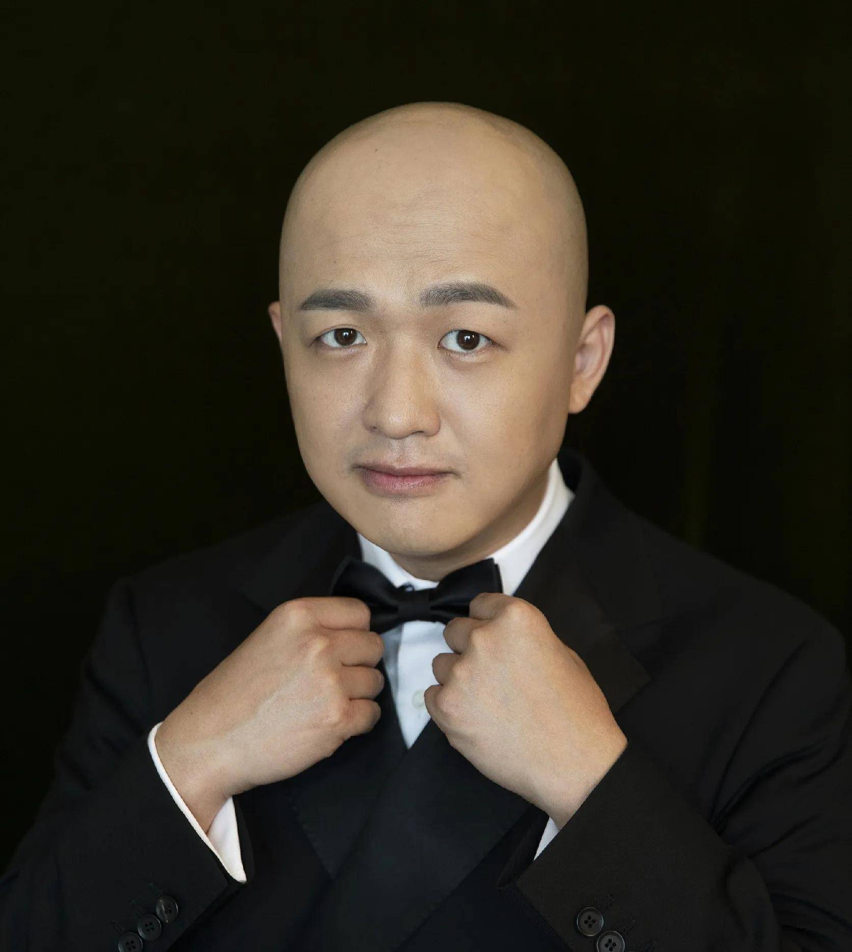 包贝尔回应酒吧夜会的美女是包文婧,惨遭打脸,江易轩称自己才是_网友