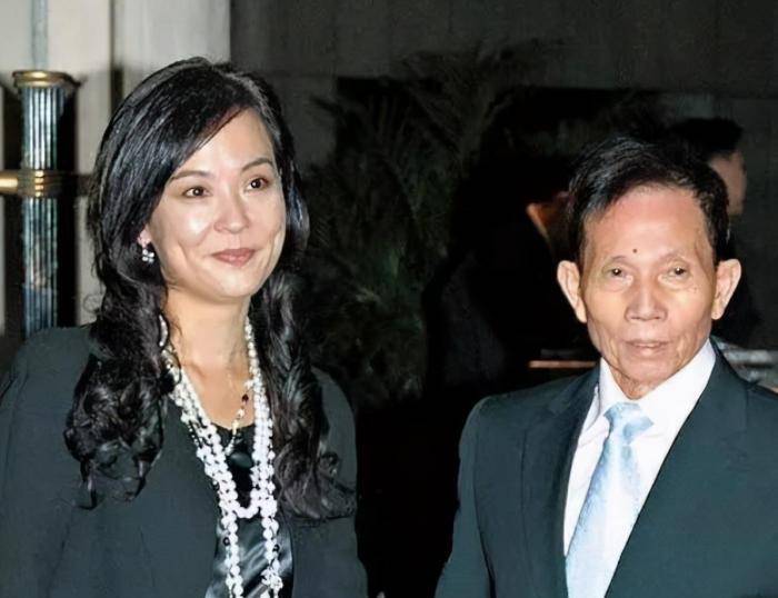 19年前,刘家良对小30岁娇妻突袭回家,三分钟后一男子坠亡阳台_婚姻