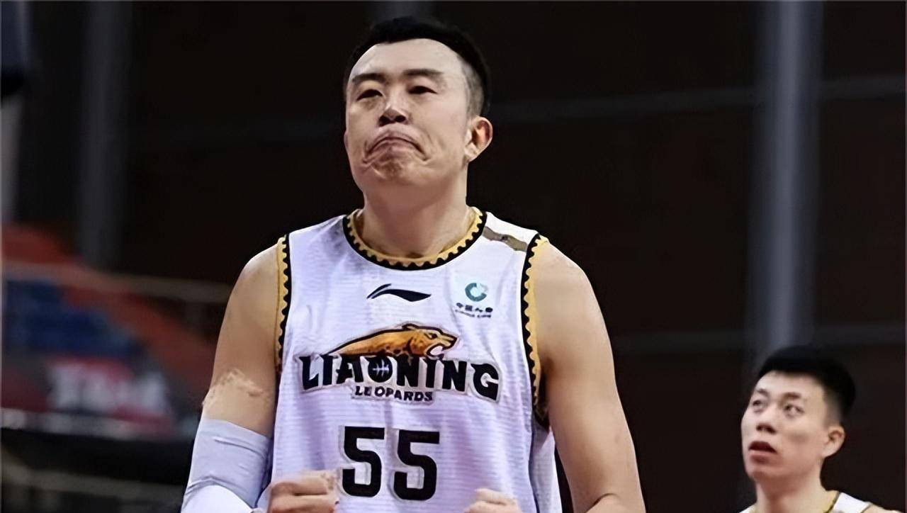 韩德君的篮球之路,来自农村的大块头,如今的cba顶级中锋_辽宁大连